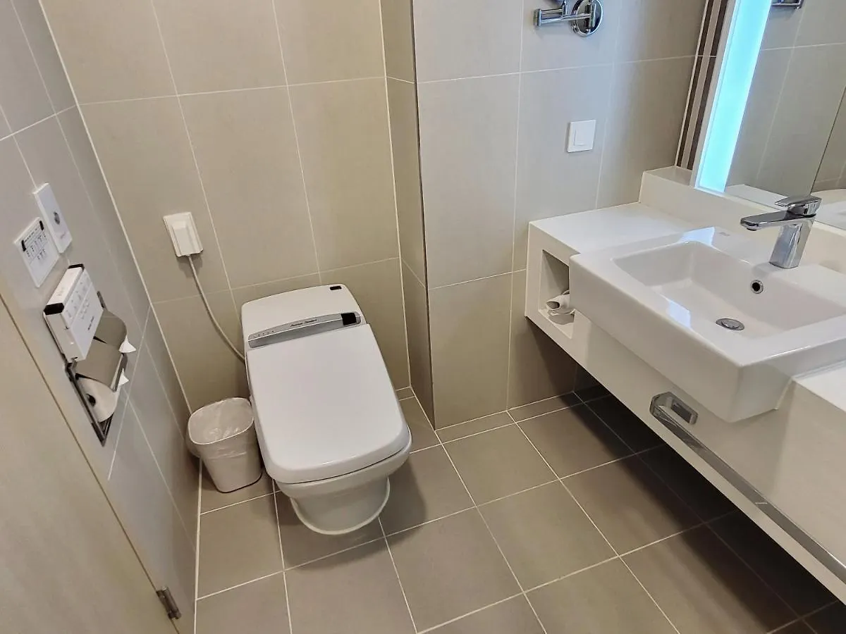 Hotel Tour Incheon Airport Hotel&Suites 4*,