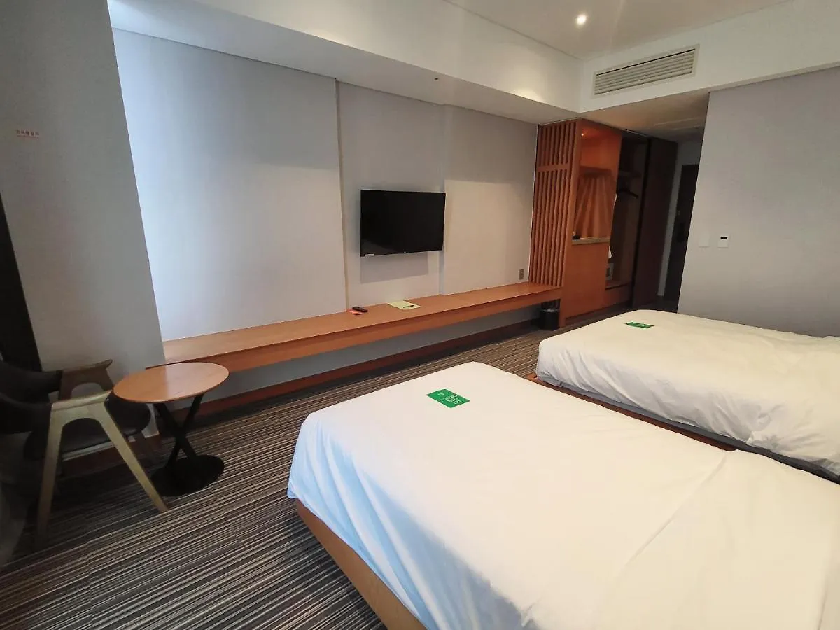 Hotel Tour Incheon Airport Hotel & Suites 4*,  South Korea