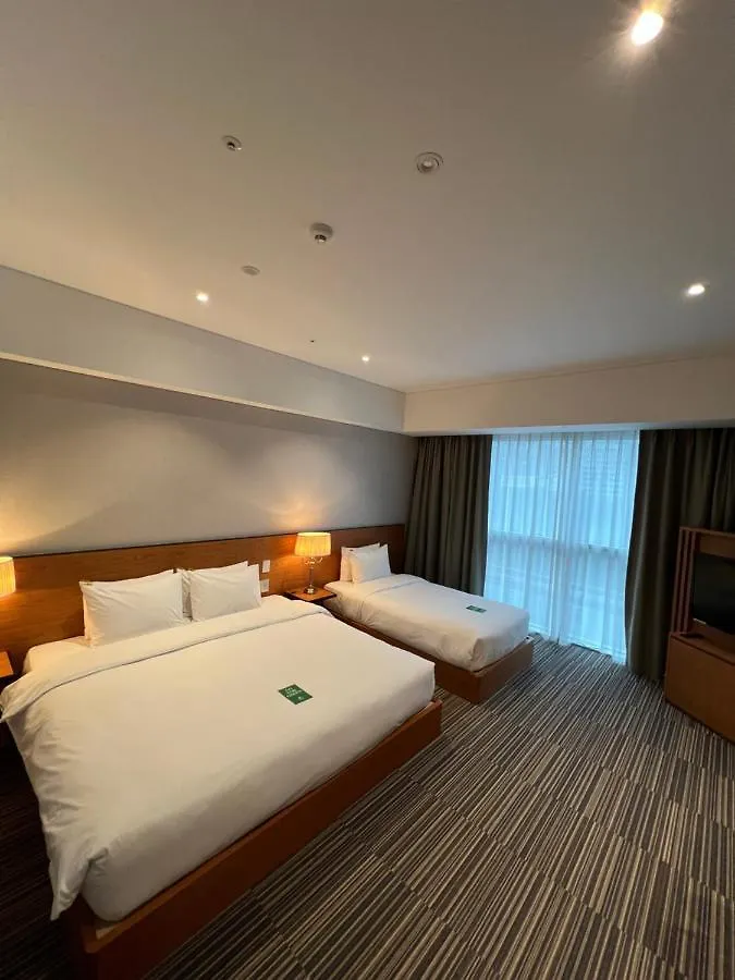 Hotel Tour Incheon Airport Hotel & Suites 4*,
