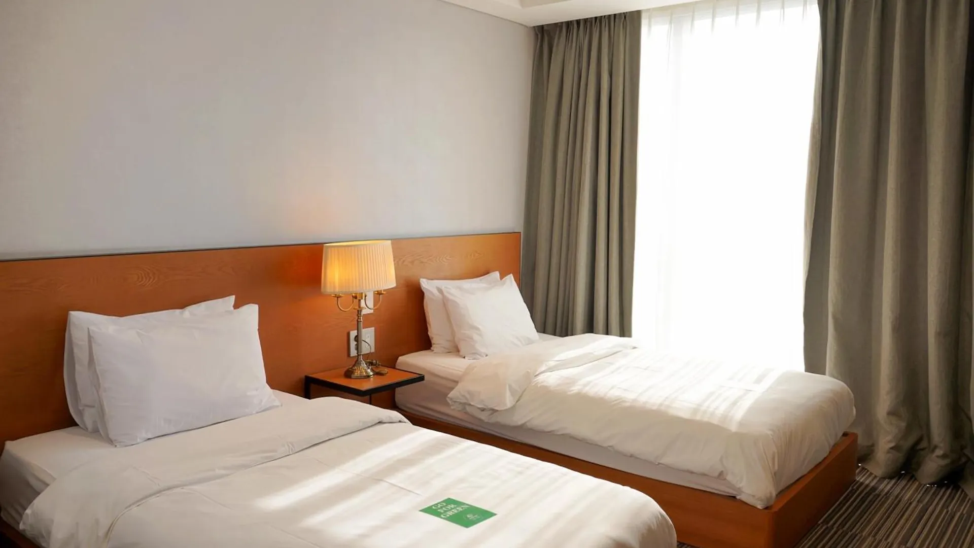 Hotel Tour Incheon Airport Hotel & Suites 4*,